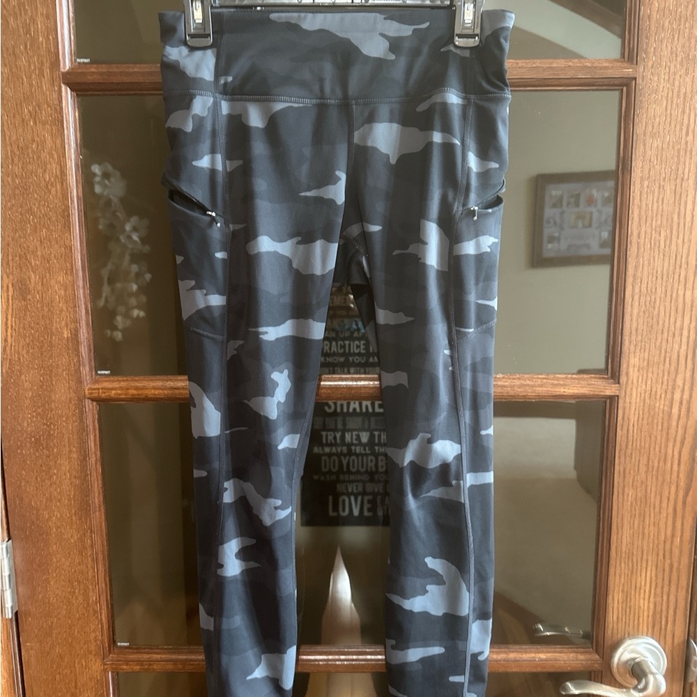 Athleta Camo Contender 7/8 tights